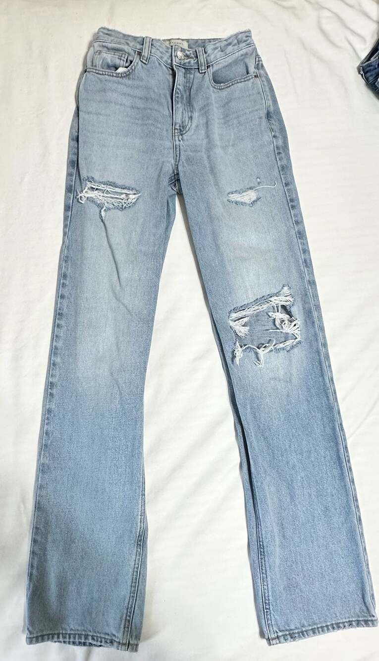 PacSun 90's Boyfriend Size 24 Light Wash Distressed Jeans